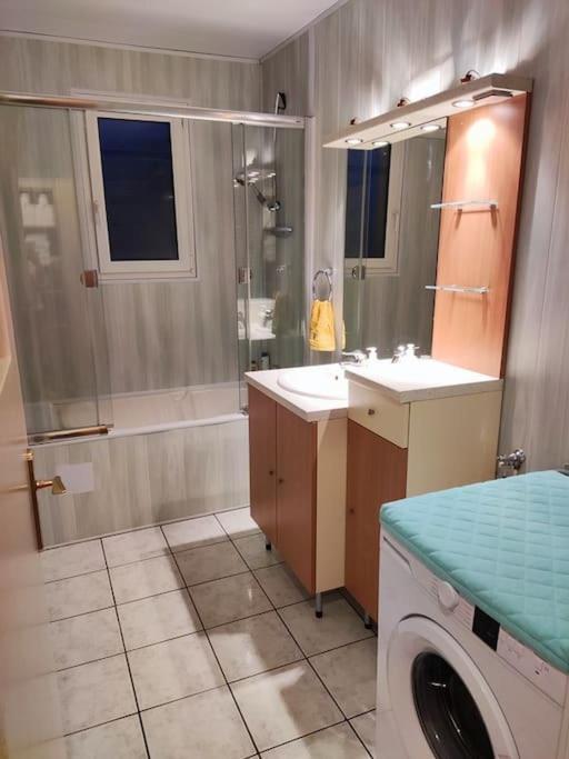 Appartement 76M2 Lumineux Centre Ville Garage Prive 3Ieme Etage Sans Ascenseur Fougeres Bagian luar foto